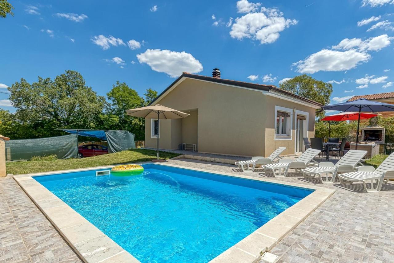 Holiday House Mir Канфанар Экстерьер фото