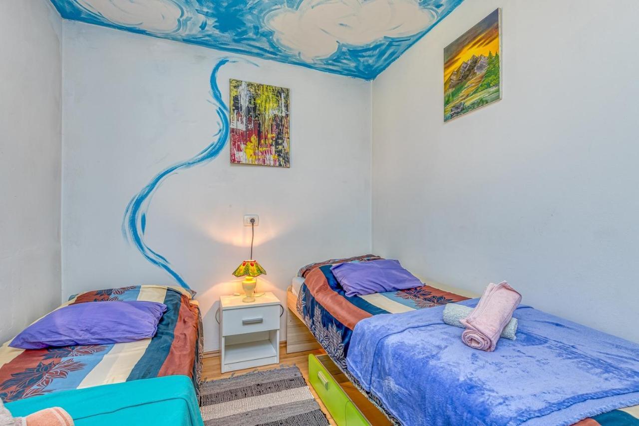 Holiday House Mir Канфанар Экстерьер фото