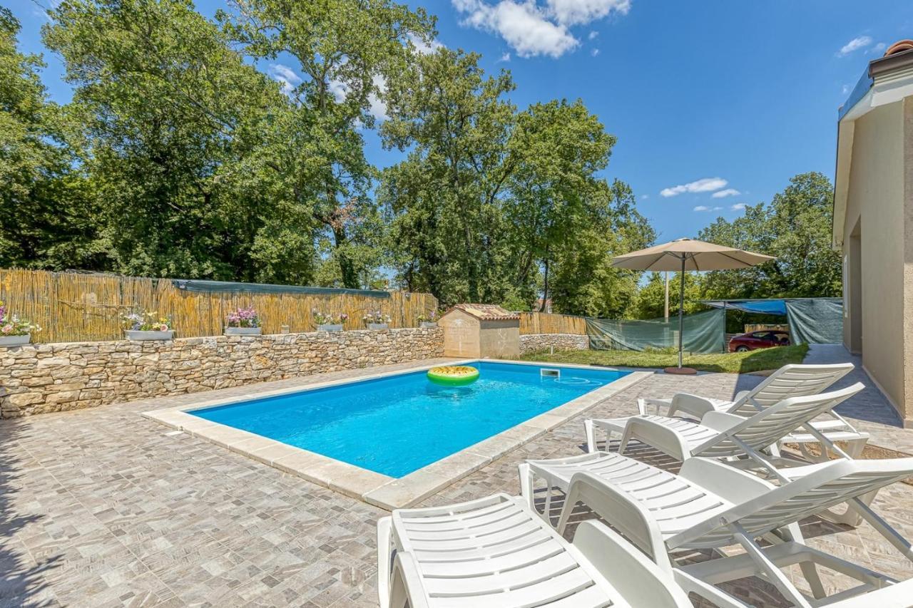 Holiday House Mir Канфанар Экстерьер фото