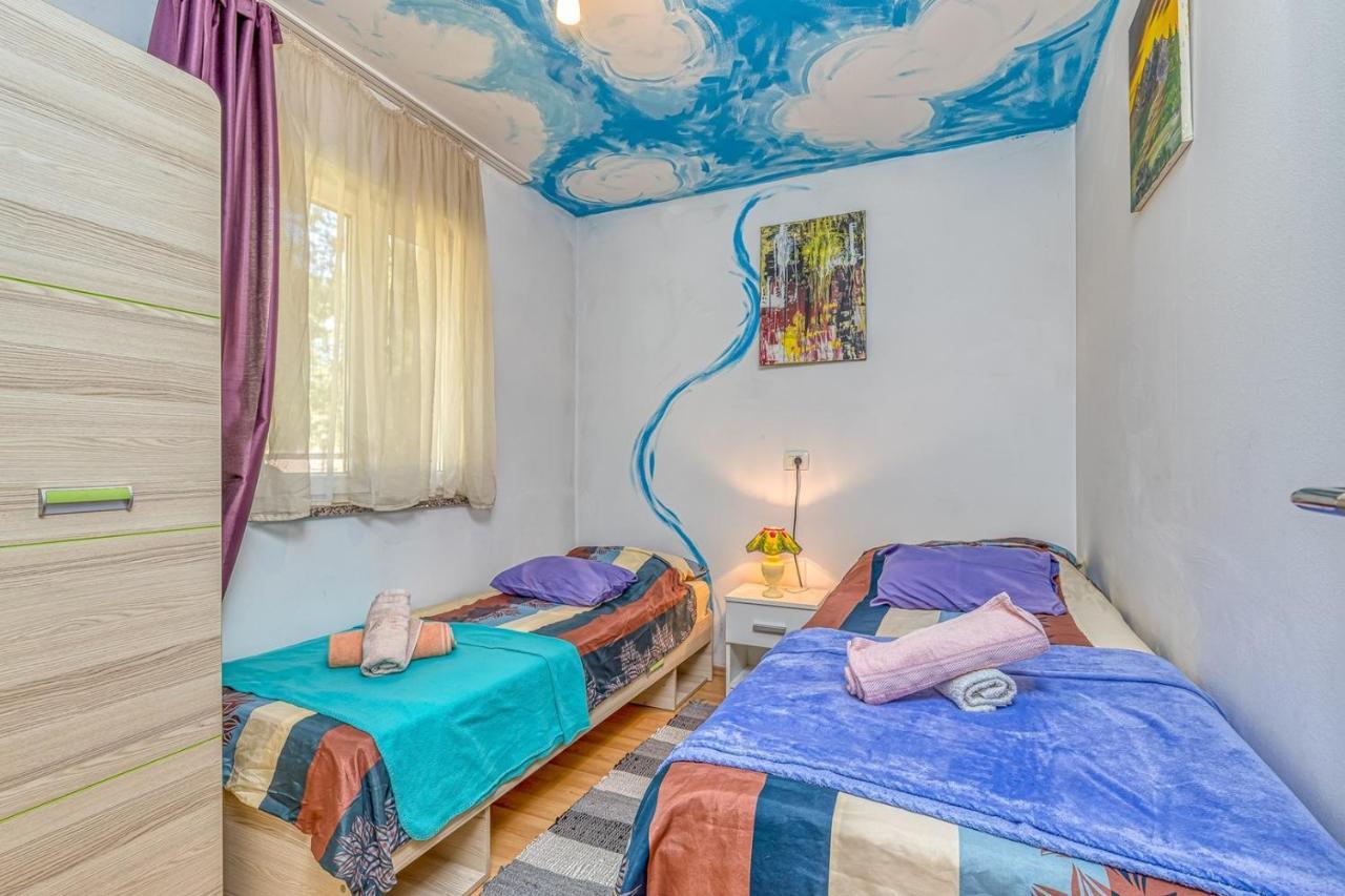 Holiday House Mir Канфанар Экстерьер фото