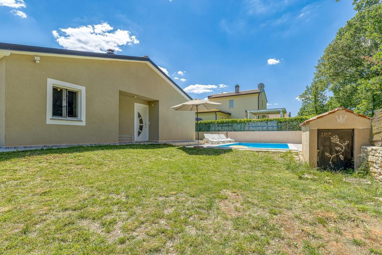 Holiday House Mir Канфанар Экстерьер фото