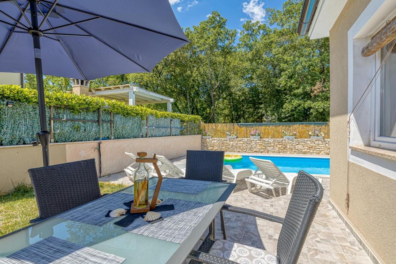 Holiday House Mir Канфанар Экстерьер фото