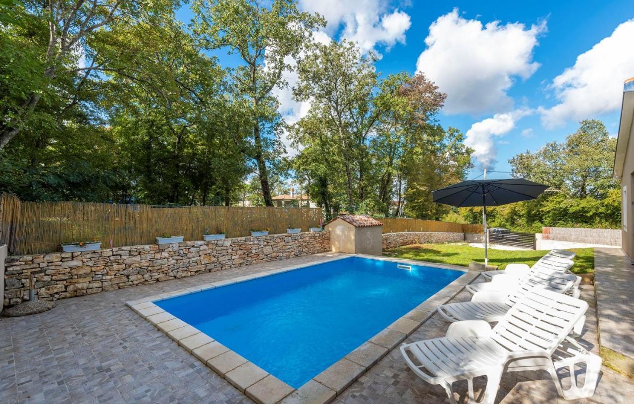 Holiday House Mir Канфанар Экстерьер фото