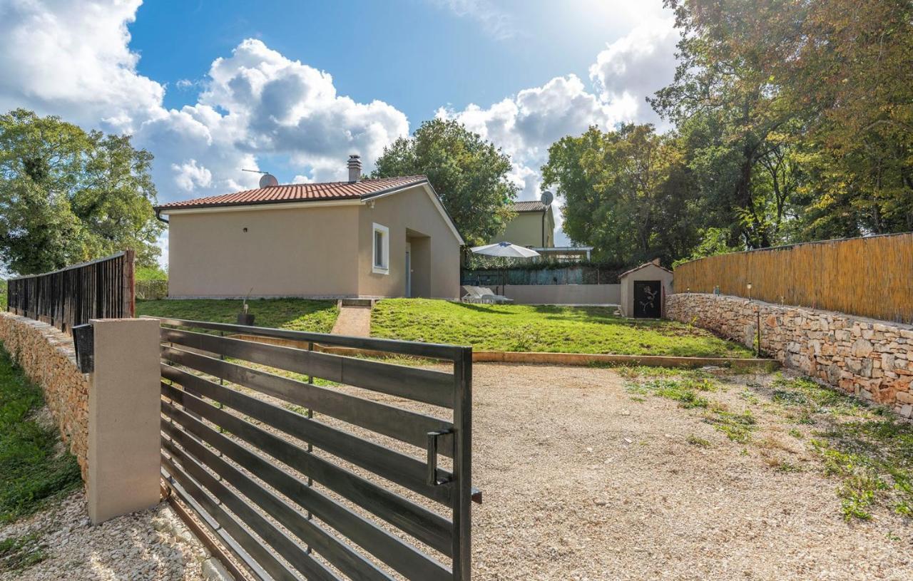 Holiday House Mir Канфанар Экстерьер фото